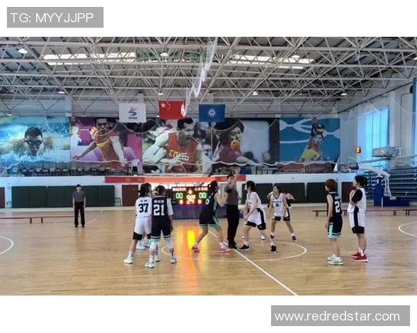 赛后分析广州篮球队与武汉篮球队的团队协作表现与战术执行情况